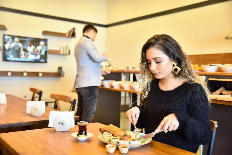 Roof 264 Hotel & Suites