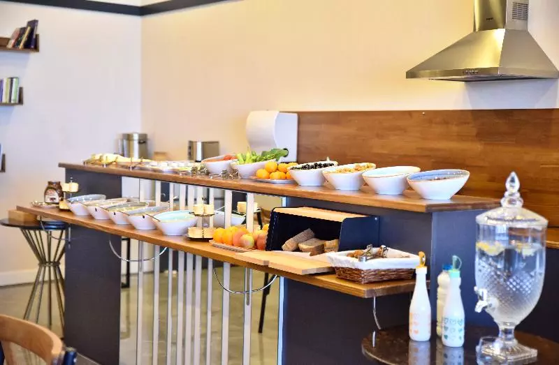 Roof 264 Hotel & Suites