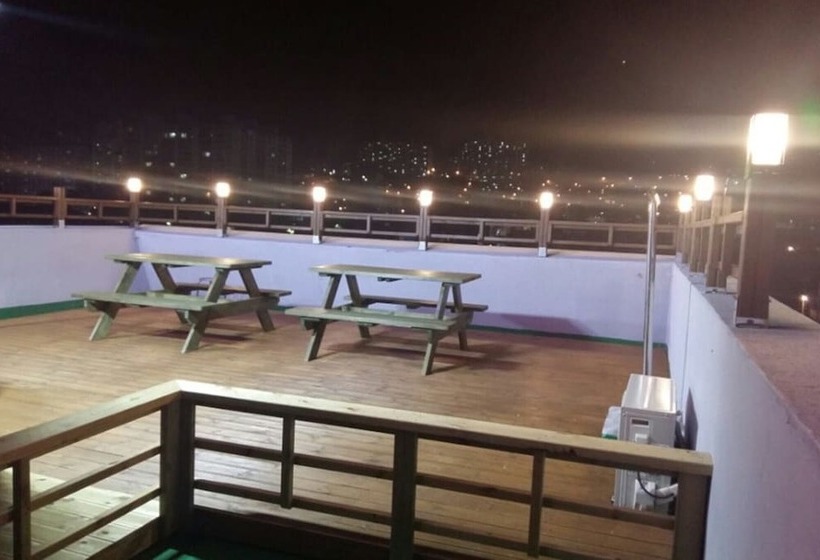 בית מלון כפרי Yeosu Stay