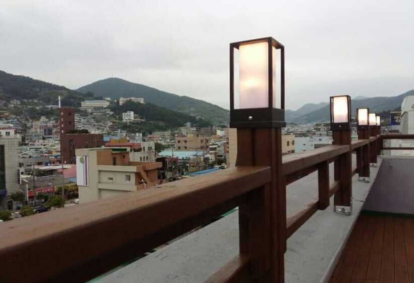 בית מלון כפרי Yeosu Stay