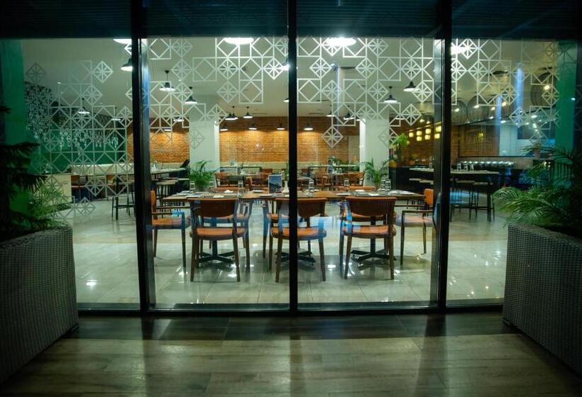 استراحتگاه Tiger Palace By Soaltee