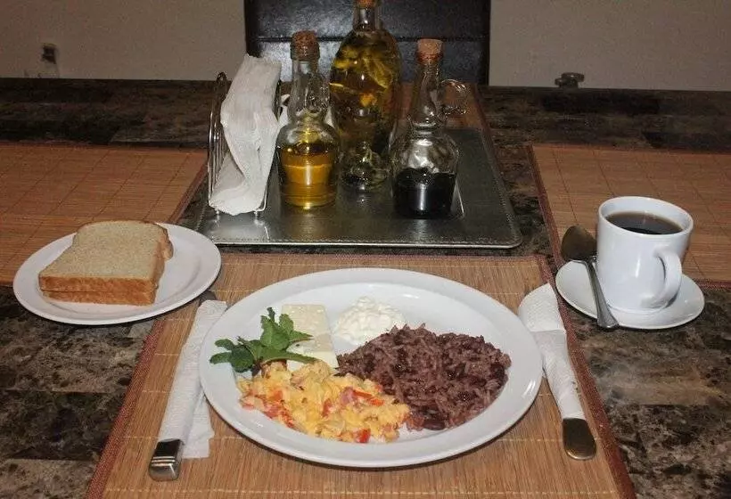 تختخواب و صبحانه Hostal Santo Domingo