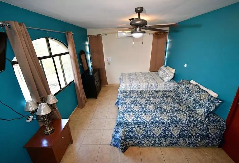 تختخواب و صبحانه Hostal Santo Domingo