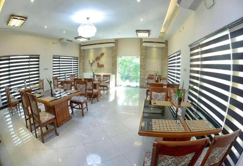 Shwe Taung Tan Hotel   Lake View