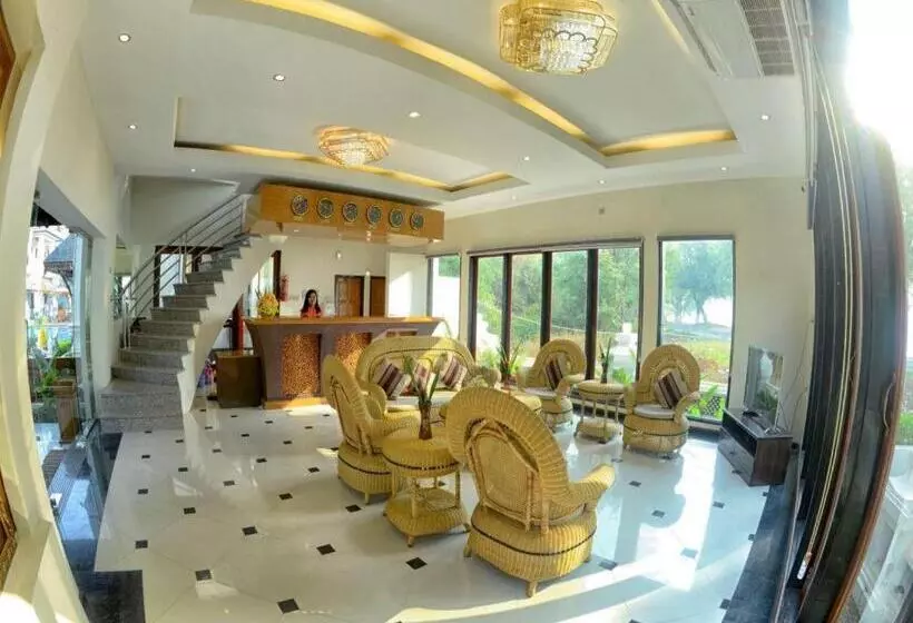 Shwe Taung Tan Hotel   Lake View