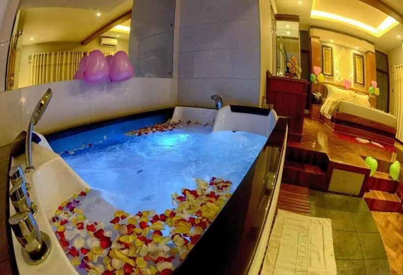 Shwe Taung Tan Hotel   Lake View