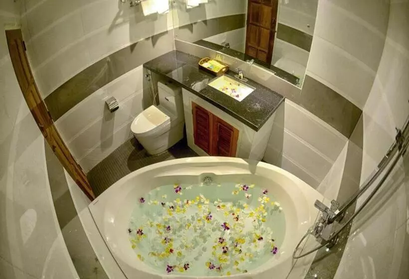 Shwe Taung Tan Hotel   Lake View