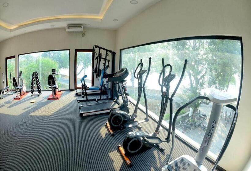 Shwe Taung Tan Hotel   Lake View