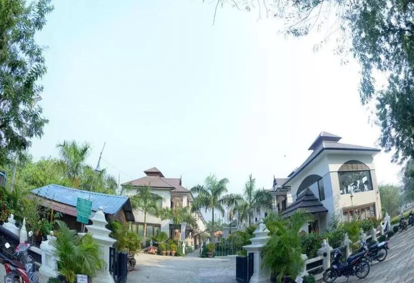 Shwe Taung Tan Hotel   Lake View