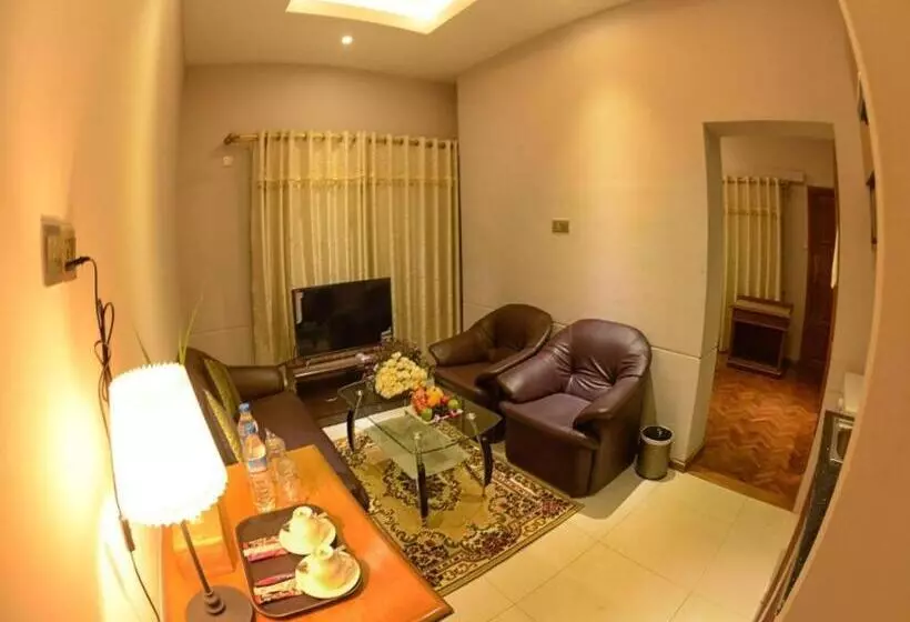 Shwe Taung Tan Hotel   Lake View