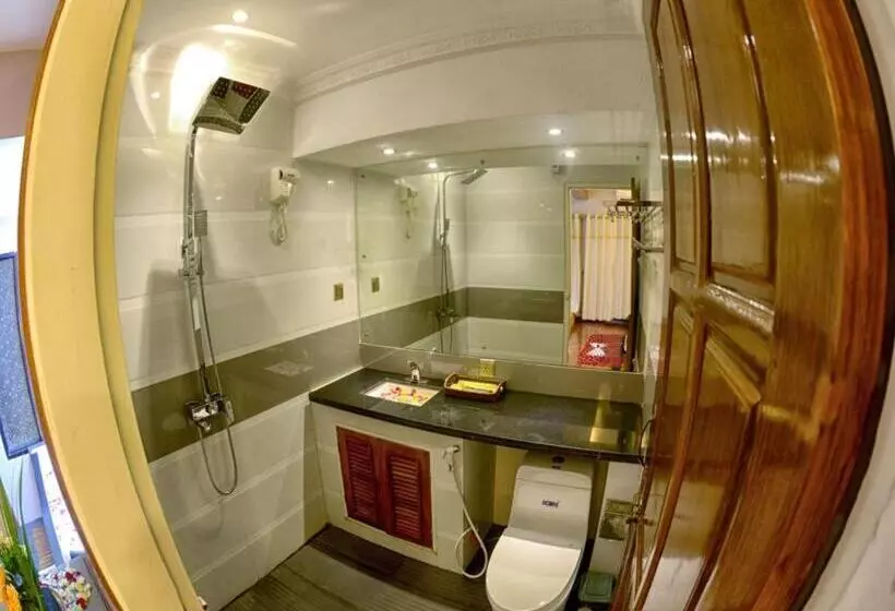 Shwe Taung Tan Hotel   Lake View