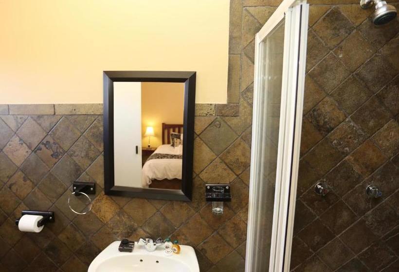 هتل Stoney S Country