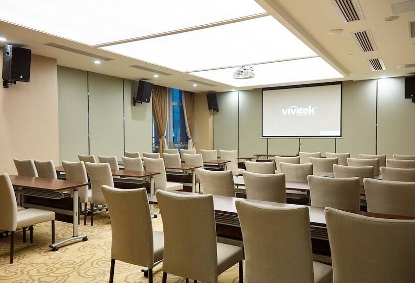 בית מלון כפרי The Thousand Lantern Lake