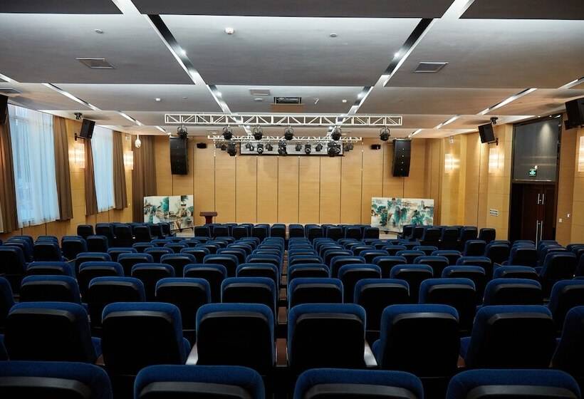 בית מלון כפרי The Thousand Lantern Lake