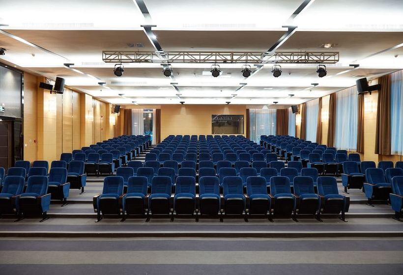 בית מלון כפרי The Thousand Lantern Lake