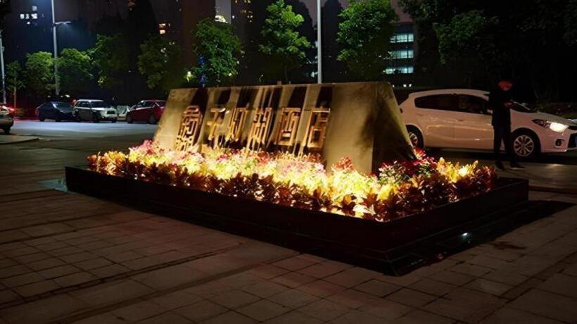 בית מלון כפרי The Thousand Lantern Lake