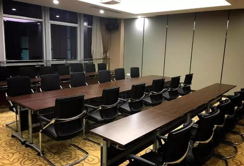 Hotelli The Thousand Lantern Lake