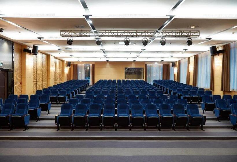 בית מלון כפרי The Thousand Lantern Lake