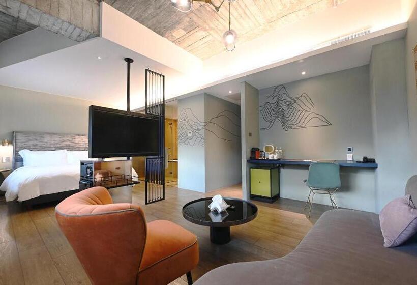 هتل Check Inn Hive