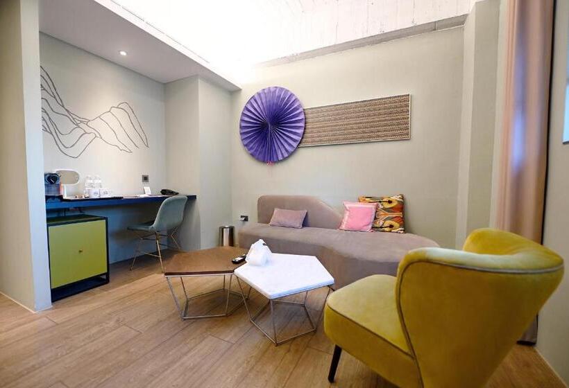 هتل Check Inn Hive