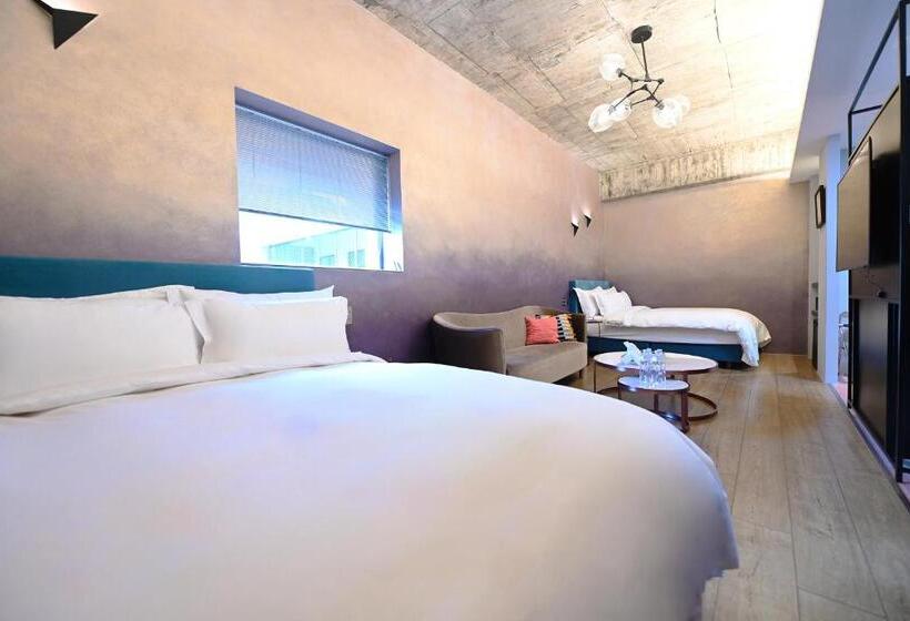 هتل Check Inn Hive