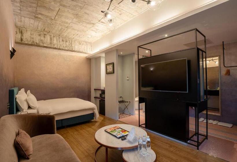 هتل Check Inn Hive