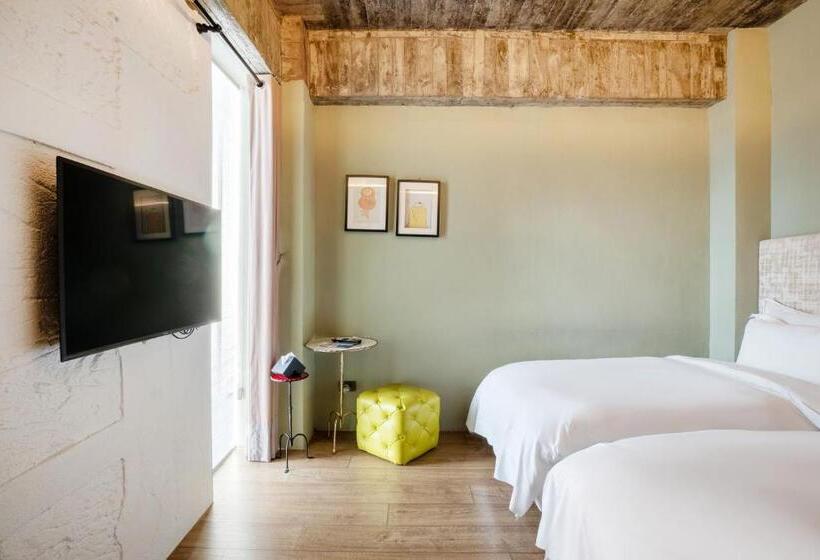 هتل Check Inn Hive