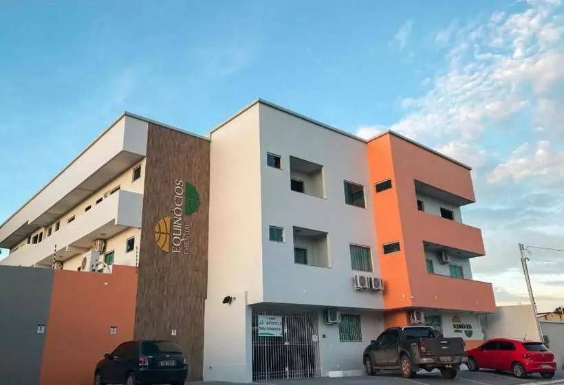 ホテル Equinocios Essential