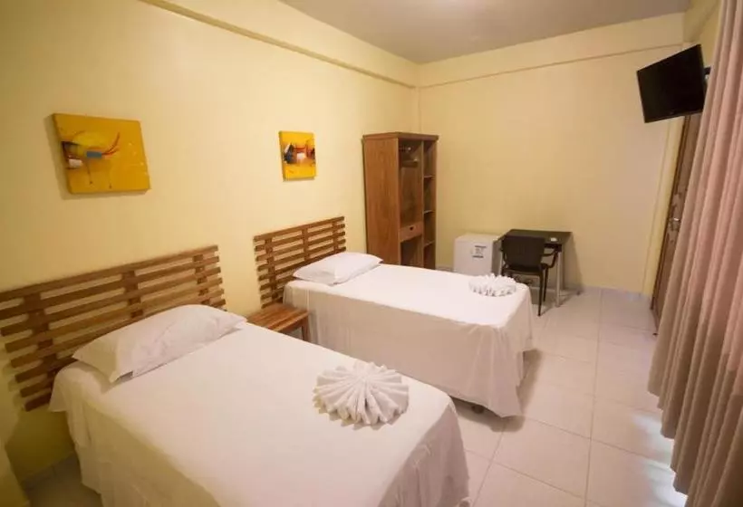 ホテル Equinocios Essential