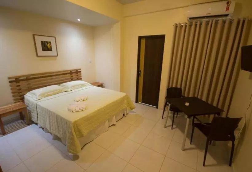 ホテル Equinocios Essential