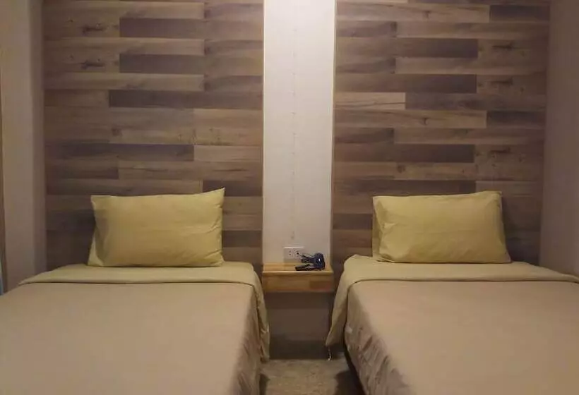 هتل Ploy Resort