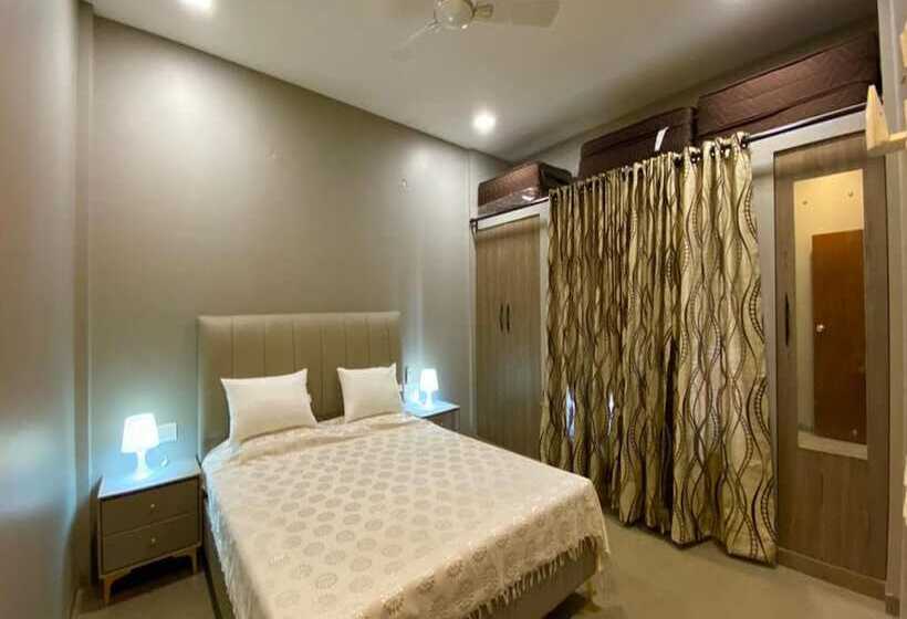 ホテル Sadhana Executive