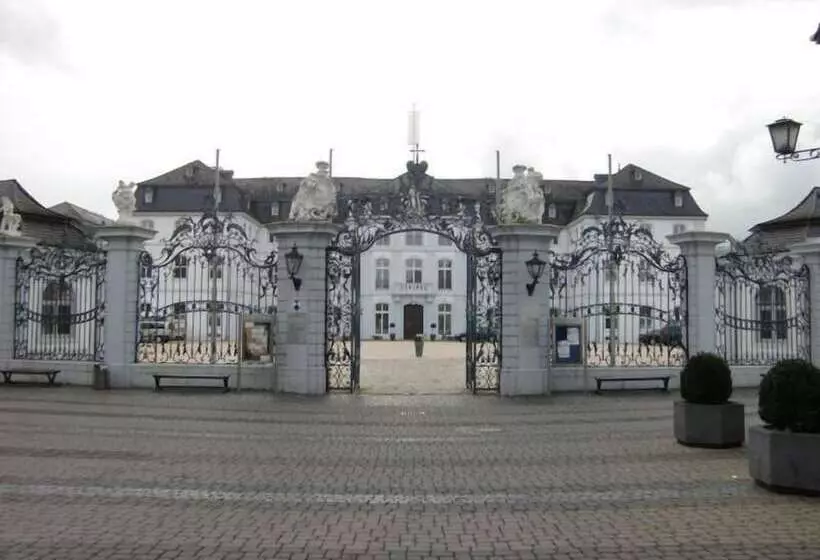 Hotelli Zur Schloß Schenke