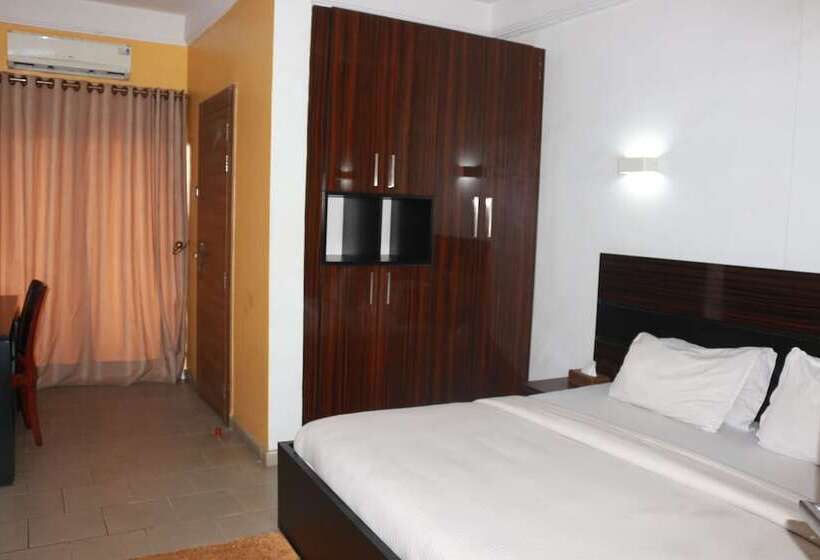 Signatious Hotel And Suites Delta