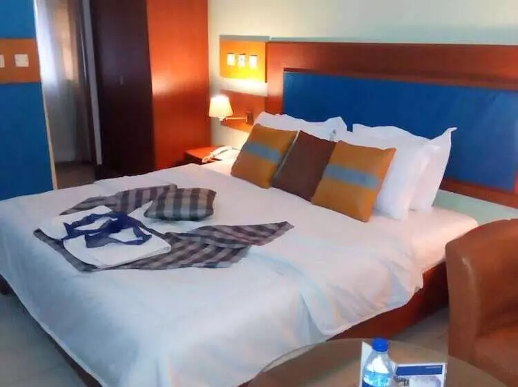 Signatious Hotel And Suites Delta