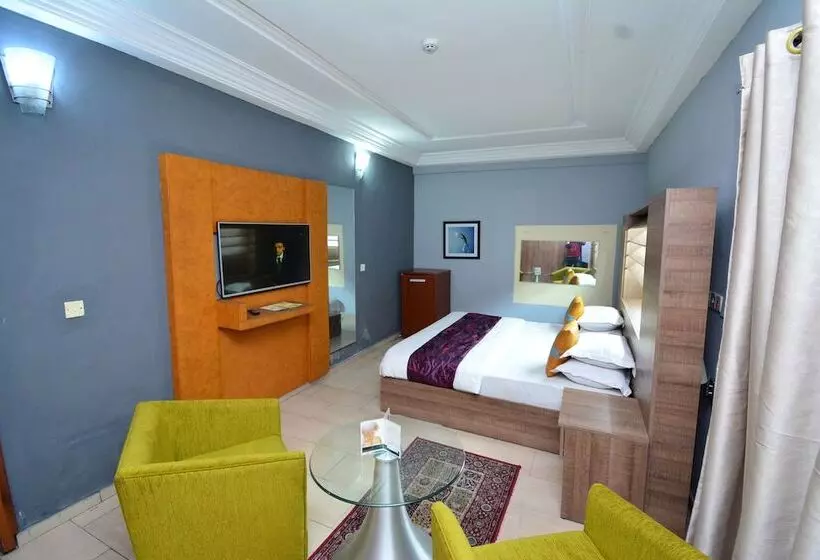 Signatious Hotel And Suites Delta