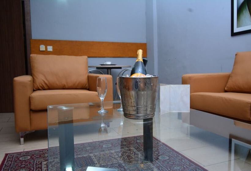 Signatious Hotel And Suites Delta