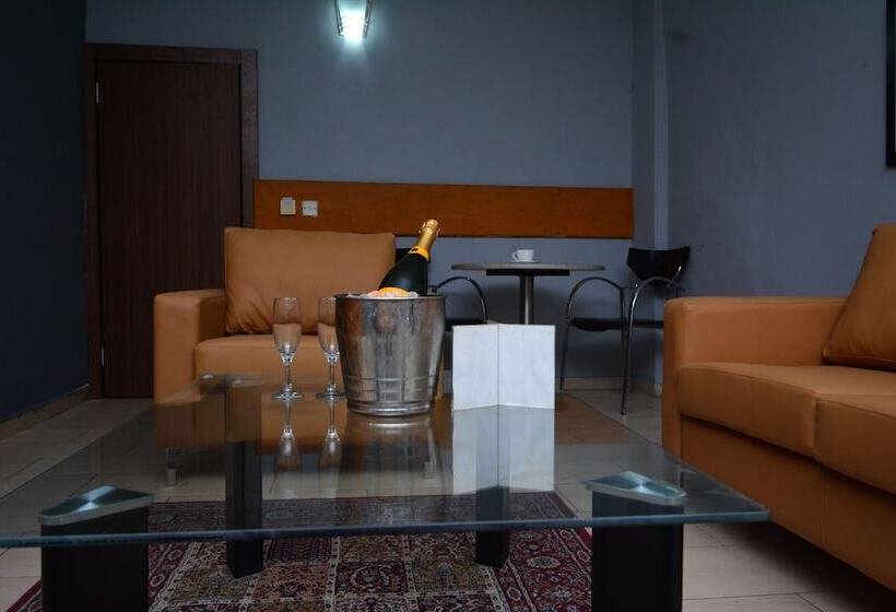 Signatious Hotel And Suites Delta