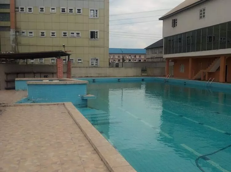 Signatious Hotel And Suites Delta
