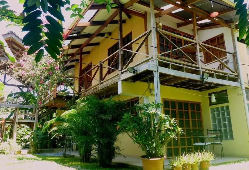 Hotelli Pura Vida