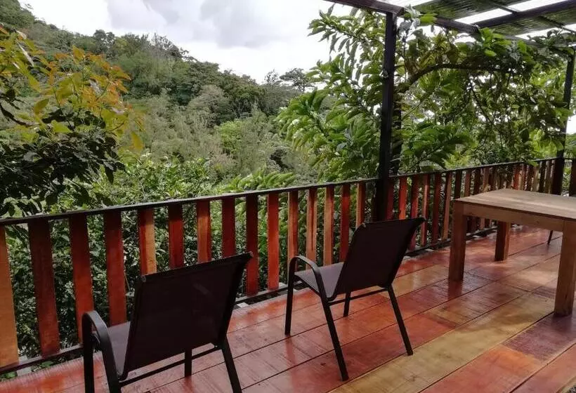 تختخواب و صبحانه La Guayaba Monteverde