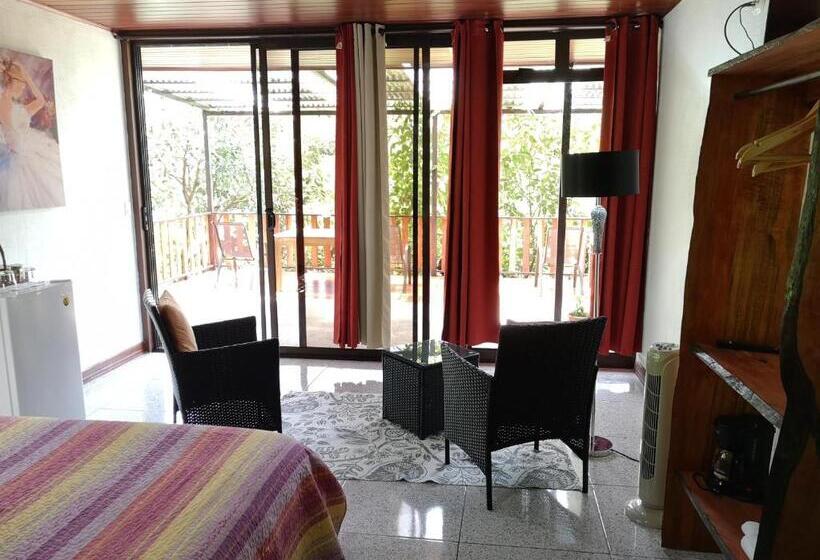 تختخواب و صبحانه La Guayaba Monteverde