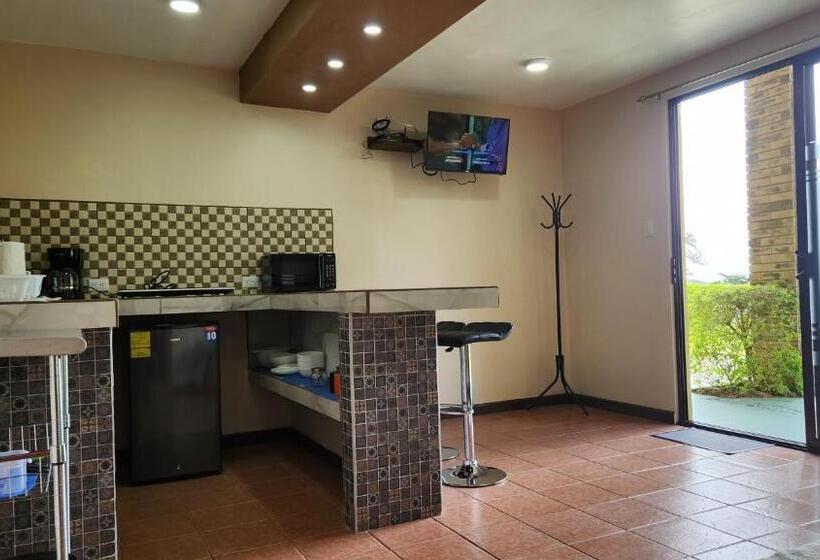 تختخواب و صبحانه La Guayaba Monteverde