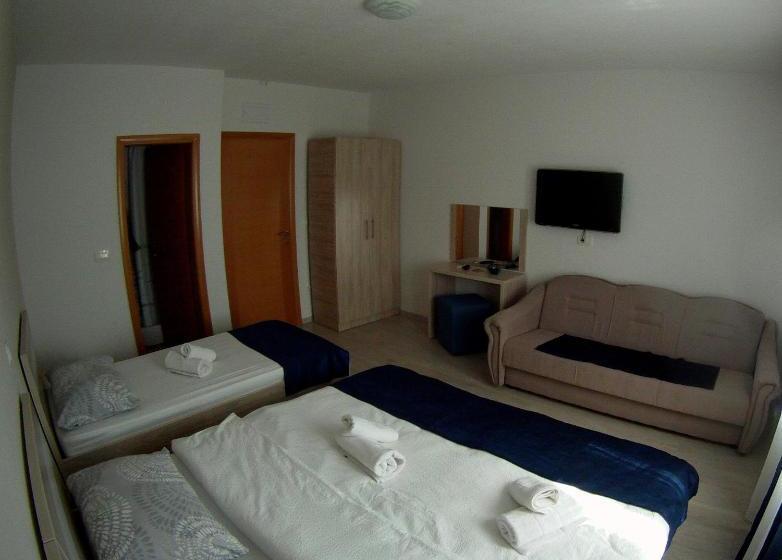 تختخواب و صبحانه Pansion Nerry