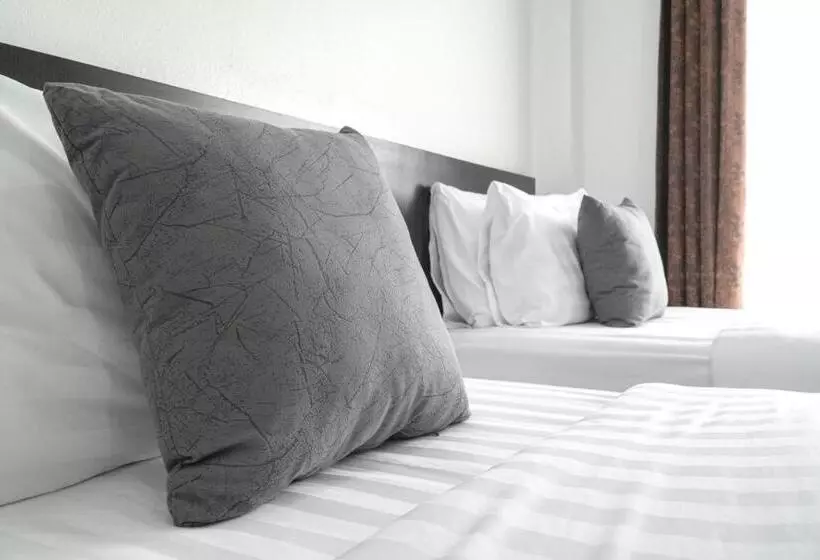 هتل Preme Village