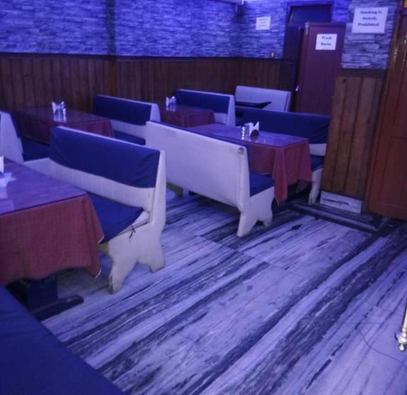 فندق Collection O 6932 Make Holiday Snow Lion