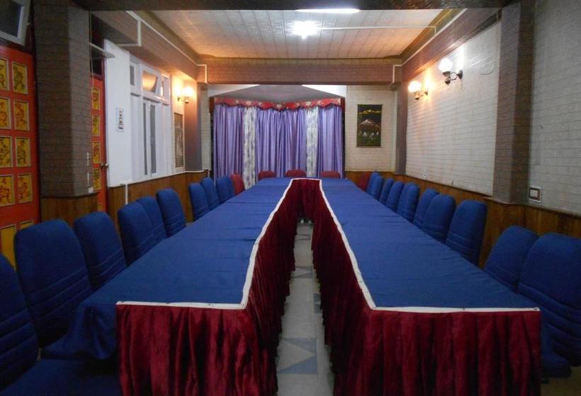 فندق Collection O 6932 Make Holiday Snow Lion