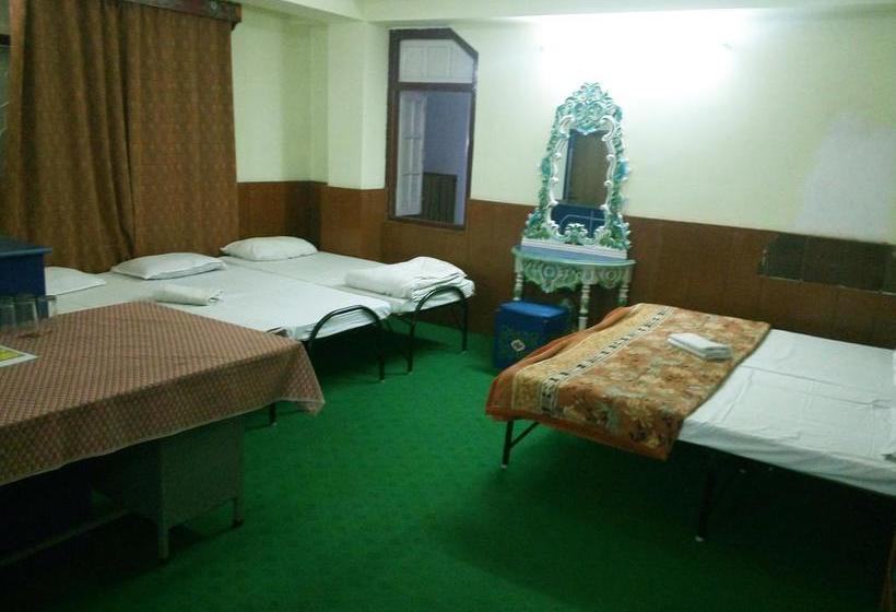 فندق Collection O 6932 Make Holiday Snow Lion