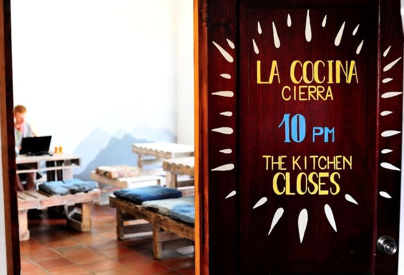 Hostal Garden By Refugio Del Rio Hostel