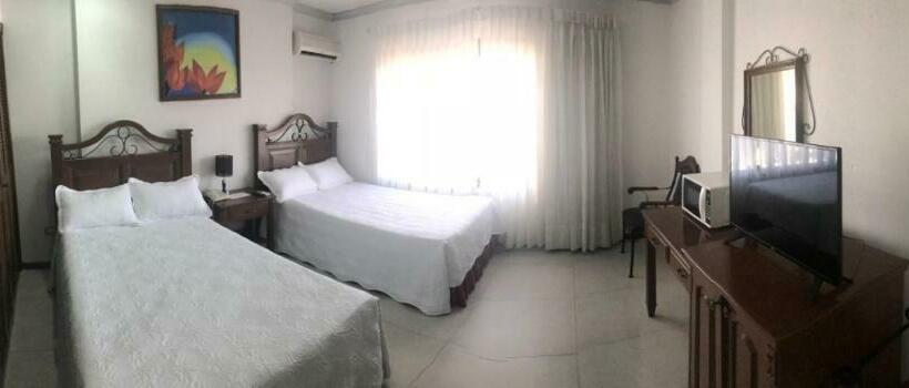 Habitación Independiente En Santa Cruz De La Sierra En Hotel Casablanca